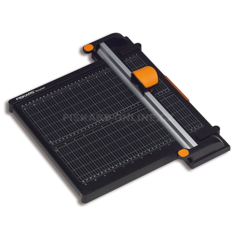Řezačka papíru A4 Fiskars